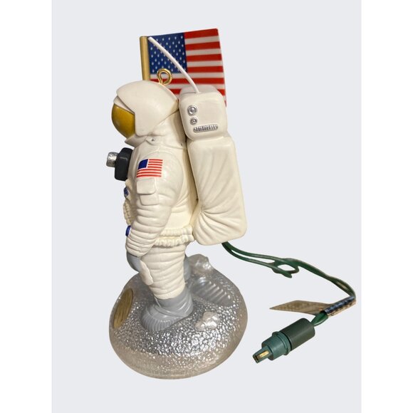 Hallmark 25th Anniversary Lunar Landing Astronaut Keepsake Ornament w/ Lights - Picture 6 of 13